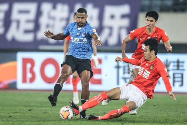 阿拉伊贝戈维奇18岁打入欧战首球，成尤文历史第二人